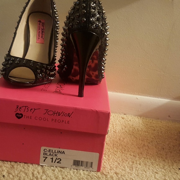 Woman's Heels, woman's pumps - Picture 3 of 3